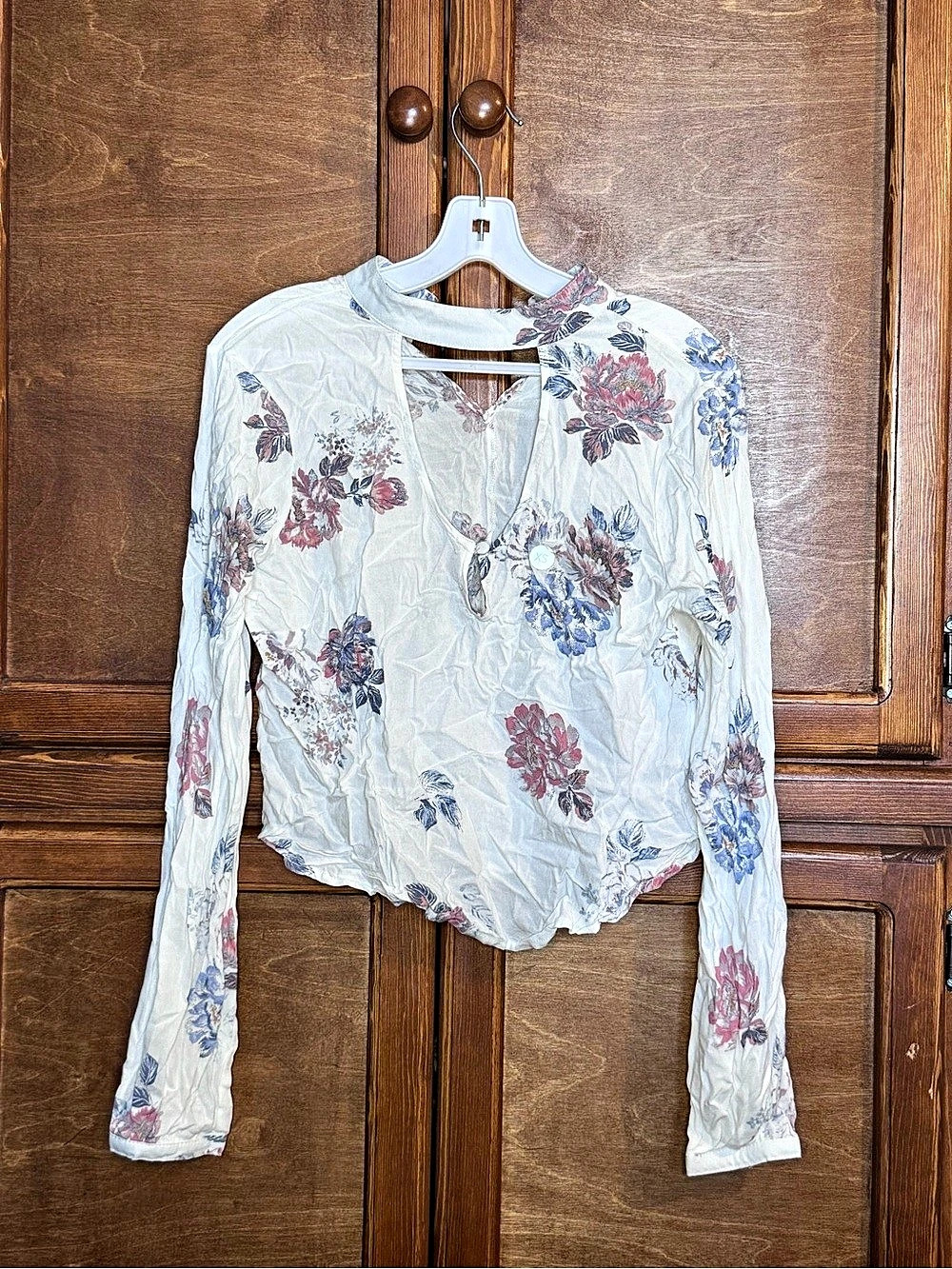 Kendall & Kylie Floral Long Sleeve Blouse in White & Blue XS